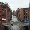 IMG 3841  Vue de la passerelle qui relie la nouvelle partie dans l'immeuble de l'autre côté du canal