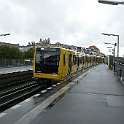 P1010722  Une rame moderne sur la ligne U12 (combinaison des lignes 1, 2 et 3 en raison de travaux) à Hallesches Tor.