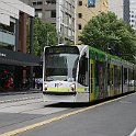 DSC03240  Un Combino, appelé D-Class à Melbourne, approche de son terminus sur Elisabeth Street