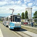 144  Un peu plus récents sont les trams de la série 300 et aussi produits par Tatra. Il s'agit de modèles KT4YU. Trams articulés dont chaque caisse ne repose que sur un bogie. Station Autobusni kolodvor (gare routière)