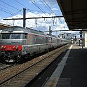 DSCF0923  Le train pour Paris sort en marche arrière de la gare de Nîmes jusqu'au niveau de la gare de marchandises d'où il repart ensuite en avant direction Nord.