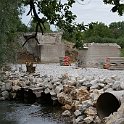 DSC19515  Pour reconstruire le pont sur la Bourbeuse à Bourogne, on a créé un remblai provisoire.