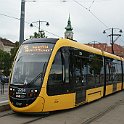 Interrail23 172  Un Urbos-3 à 5 éléments à l'arrêt Batthyány tér