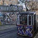 Lisbonne091  Avec ses grafitiis, il se camoufle dans le décor