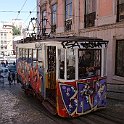 Lisbonne092  Voiture pleine de grafitti du funiculaire de Gloria