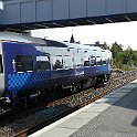 Ecosse277  Cette 158 en gare d'Elgin attend le croisement. La voie qui part à gauche dessert une gare de marchandise.