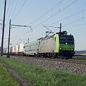 DSC16859  Re 485 002 avec une chaussée roulante entre Wichtrach et Kiesen