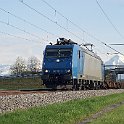 DSC16862  Entre Kiesen et Wichtrach, la 185 525 avec un train de containers