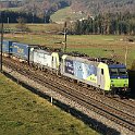 DSC25752  Re 485 006 en UM avec une Vectron et un train de remorques LKW Walter entre Gümligen et Rubigen