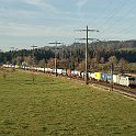 DSC25768  En tête d'un train porte-conteneurs divers près d'Allmendigen, entre Gümligen et Rubigen