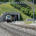 P1020881  La 193 423 de BLS Cargo sort du tunnel du Bözberg