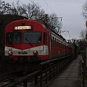 DSC00084  RBDe 566 225 (première génération de RBDe 4/4 dans l'ancien groupe EBT) sur le pont sur l'Emme à Biberist