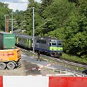 DSC14922  La 501 en queue d'un RE Bern-Neuchâtel de passage à côté du chantier de la double voie et tunnel de Rosshäusern