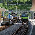 DSC22310  Zweisimmen, la 505 attend avec une RE pour Interlaken Ost