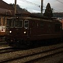 DSC08329  La 188 à Brugdorf avec un train de ballast (vue à travers la fenêtre du train)