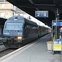 DSC04054  Le RE Bern Neuchâtel vient d'arriver à son terminus et repartira bientôt dans l'autre sens. La 465 012-3 Euro-tunnel est cette fois en charge de ce train