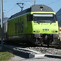 P1030546  La 002 en tête d'un Goldenpass Express approche d'Erlenbach