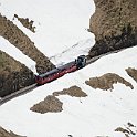 DSC24906  Vu du sommet, train descendant avec encore pas mal de neige