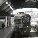 P1000419  Une Re 4/4 II Verte vient se mettre en tête de l'IC Zürich - Stuttgart