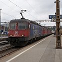 DSC15741  Deuc Re 10 en tête d'un long train de containers à Langenthal