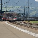 DSC01463  A gauche un IR Luzern - Erstfeld et à droite une UM d'ETR 610 Milano - Zürich, de passage à Schwyz.