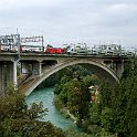DSC15755  Le dernier MUTZ 028 croise lors de son arrivée à Bern une Re 460 sur le pont de la Lorraine