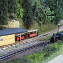 DSC19866  Dans la remise, il y avait aussi une exposition de modélisme. Ici avec un diorama fonctionnel H0m/H0e avec le tram de Riffelalp. Le Gornergratbahn en vapeur par contre est plutôt surprenant... la ligne ayant dès le début été électrifiée en courant triphasé.