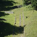 Le téléphérique BLM passant exactement au-dessus de l'ancien funiculaire, on voit bien les restes du tracé.