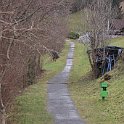 DSC13978  Morschach: le chemin emprunte l'ancien tracé du chemin de fer. Aujourd'hui c'est un sentier de randonnée (partie de la Voie Suisse). Le dépôt se trouvait sur la gauche