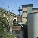 DSCF0703  Il y avait deux funiculaires dans le vallon de la Serrières. Le premier dit "Suchard" reliait la gare au fond du vallon le long du viaduc. Il n'en reste aucun trace. Il permettait de descendre des wagonnets Decauville (voie de 60cm) à un premier niveau situé environ à la hauteur du toit inférieur de la maison sous le pont, de même que tout au fond du vallon.