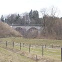 DSC00385  Voilà le pont sur l'Önz sur lequel se trouvait un wagon restaurant pour les ouvriers pendant la construction de la ligne nouvelle.