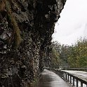 IMG 2197  A de nombreux endroits, là où la route n'a pas remplacé le tracé ferroviaire mais le longeait déjà, l'ancien tracé sert de sentier de randonnée et/ou de piste cyclable