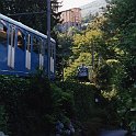 madonnadelsasso005  Les deux cabines du funiculaire de la Madonna del Sasso à  Locarno près de l'évitement.