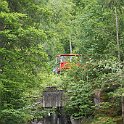 DSC17201  Entre les arbres, le funiculaire des chutes du Giessbach