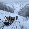 IMG 2811  Croisement au milieu. L'autre cabine est équipée d'une souffleuse à neige