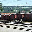 DSCF0503  5 couverts TPF pour la voie métrique. On note sur celui de droite la traverse pour les tampons des wagons à voie normale sur trucks porteurs.