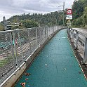 IMG 1968  Le sentier de randonnée étant fermé en raison des travaux, un chemin provisoire longeant partiellement la route a été mis en place.