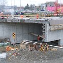 DSCF0203  Bloc de béton du passage sous-voie qui sera poussé à son emplacement définitif par deux gros verrins. On en devine un sous la bâche gris/vert