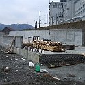 DSCF0205  Rampe d'accès côté gare de Suhr. L'angle dans le mur au premier plan est au niveau maximum de la nappe phréatique