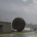 DSC21102  Tête de forage près de la centrale de commande de Pollegio