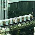 Une rame du Skytrain de Bangkok quitte la station de Nana