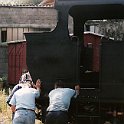 cfv03  Retournement de la locomotive à la main. Lamastre, août 2001