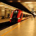 Série 27WE de Pesa en service sur les lignes RER de Varsovie, ici à la gare de Warszawa Srodmiescie, une des deux gares RER qui entourent la gare Warszawa Centraina