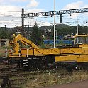 Véhicule de chantier avec grue