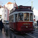 Lisbonne018  Tram du circuit touristique près de Santa Luzia