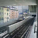 IMAGE 481  Une rame du métro aous le pont Bessière