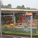 Les piliers du viaduc de l'autoroute doivent être allongés. Une construction provisoire soutient le viaduc durant ces travaux