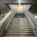 Escalier d'accès au quai depuis le nouveau PI. Accès aux voies 5 et 6.